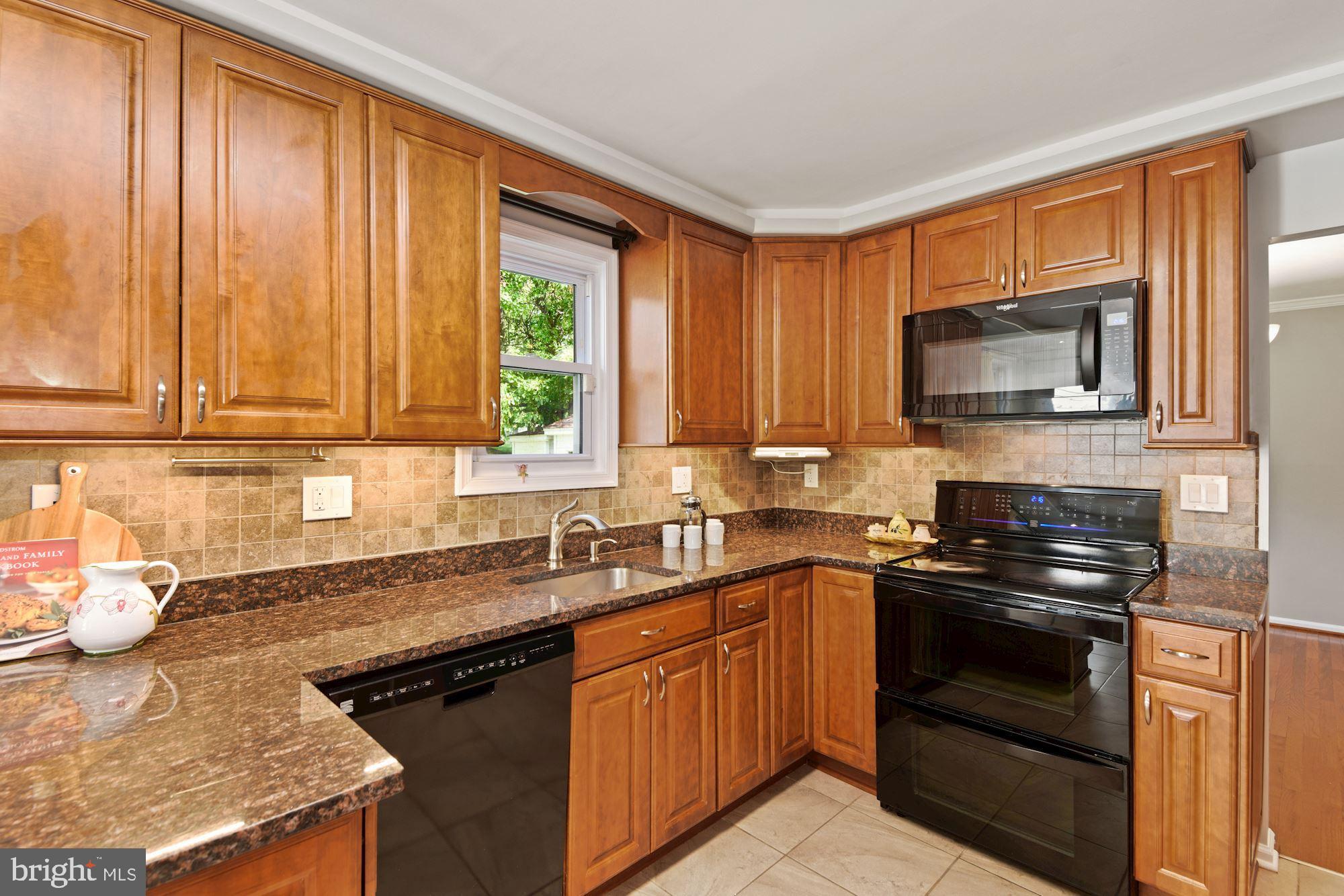 17617 Buehler Road Olney, MD 20832 - Photo 7 of 42 Kitchen with 2 ovens, granite counters and custom