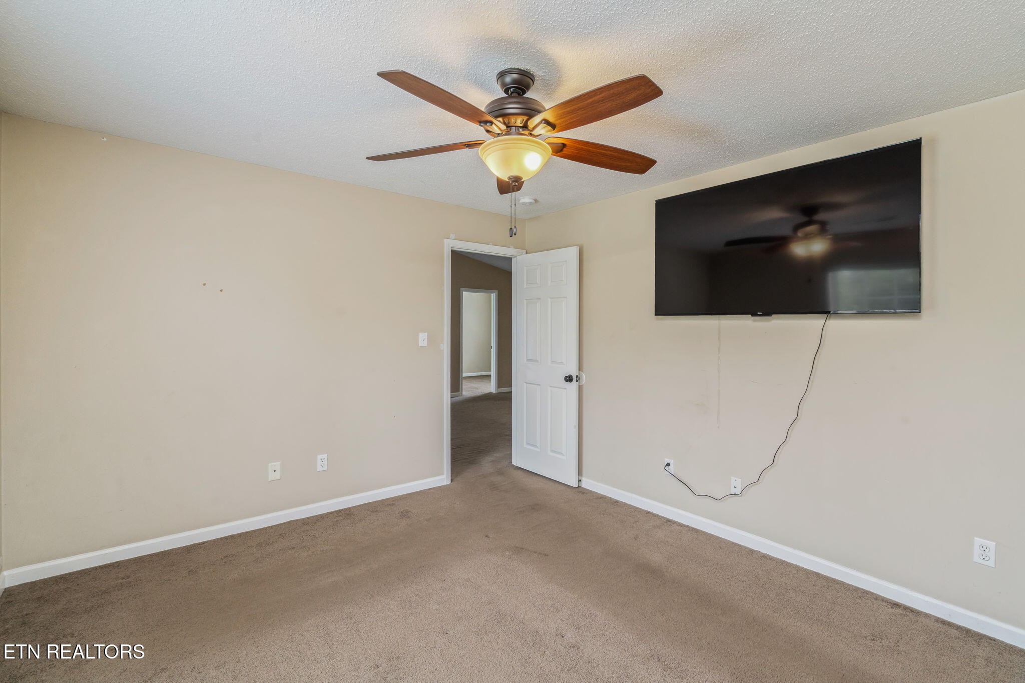 7536 Gary White Road Corryton, TN 37721 - Photo 14 of 26 a view of a livingroom with a flat screen tv