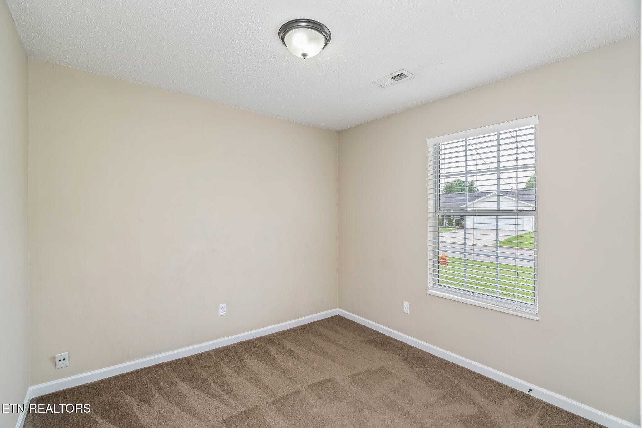 7536 Gary White Road Corryton, TN 37721 - Photo 18 of 26 an empty room with windows