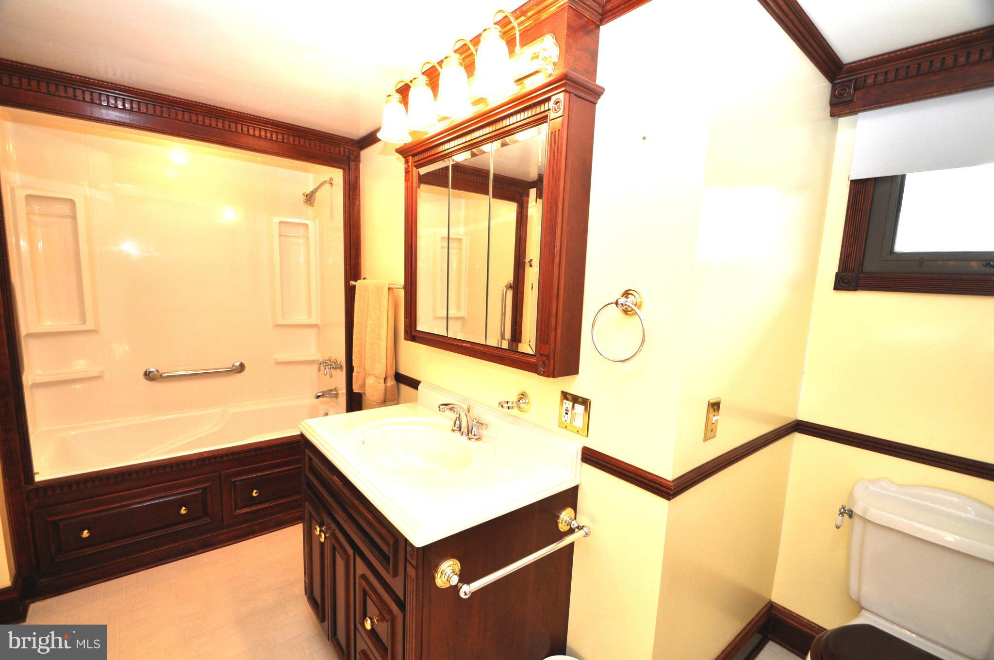 9218 Orbitan Road Baltimore, MD 21234 - Photo 16 of 30 Bath
