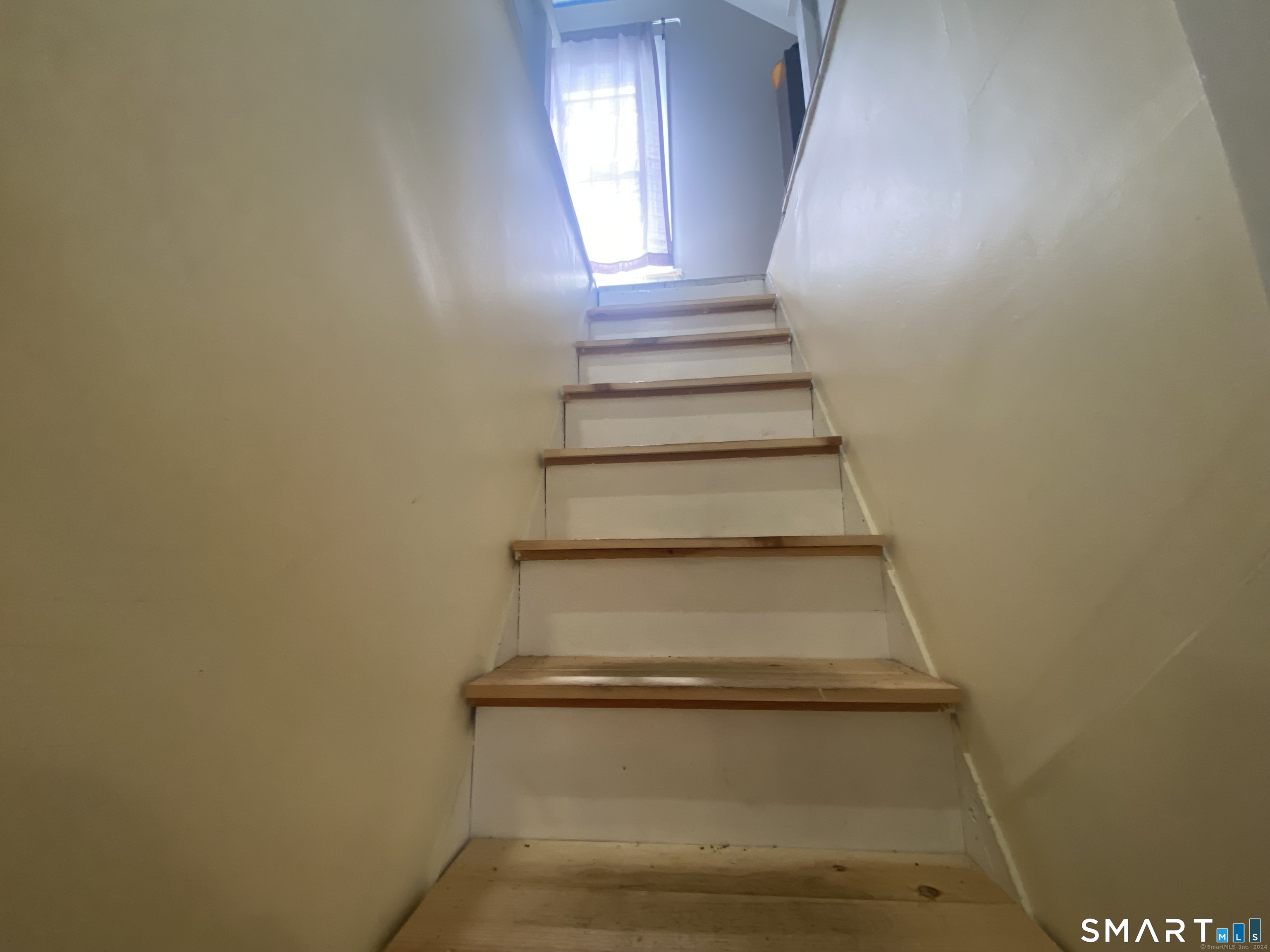 39 Pierce Street Fairfield, CT 06825 - Photo 12 of 18 a view of entryway