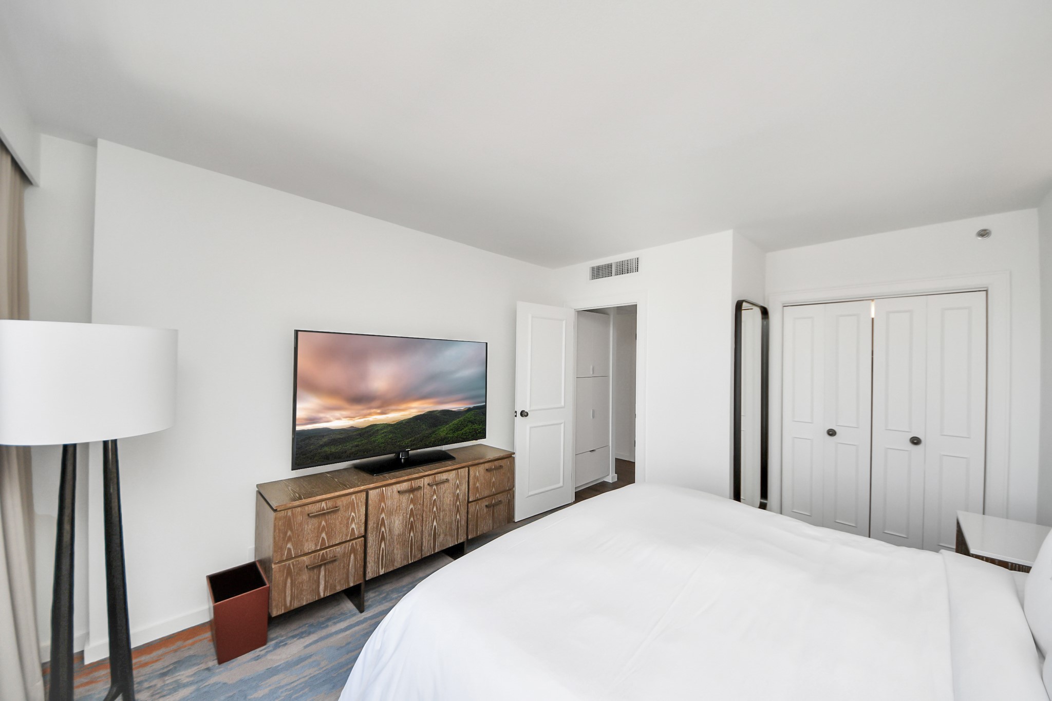 1300 Lamar Street, Unit T8 Houston, TX 77010 - Photo 20 of 48 a living room with furniture and a flat screen tv