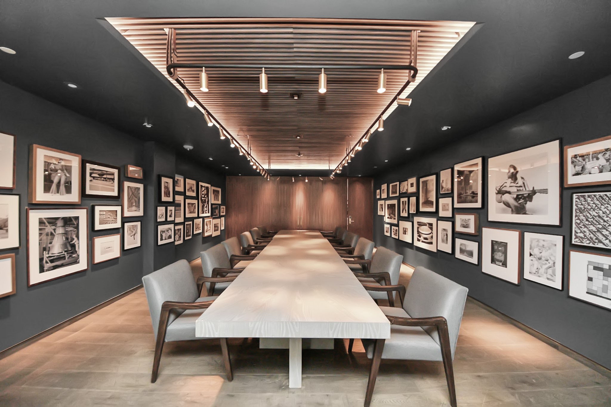 1300 Lamar Street, Unit T8 Houston, TX 77010 - Photo 37 of 48 a dining room with furniture and a floor to ceiling window