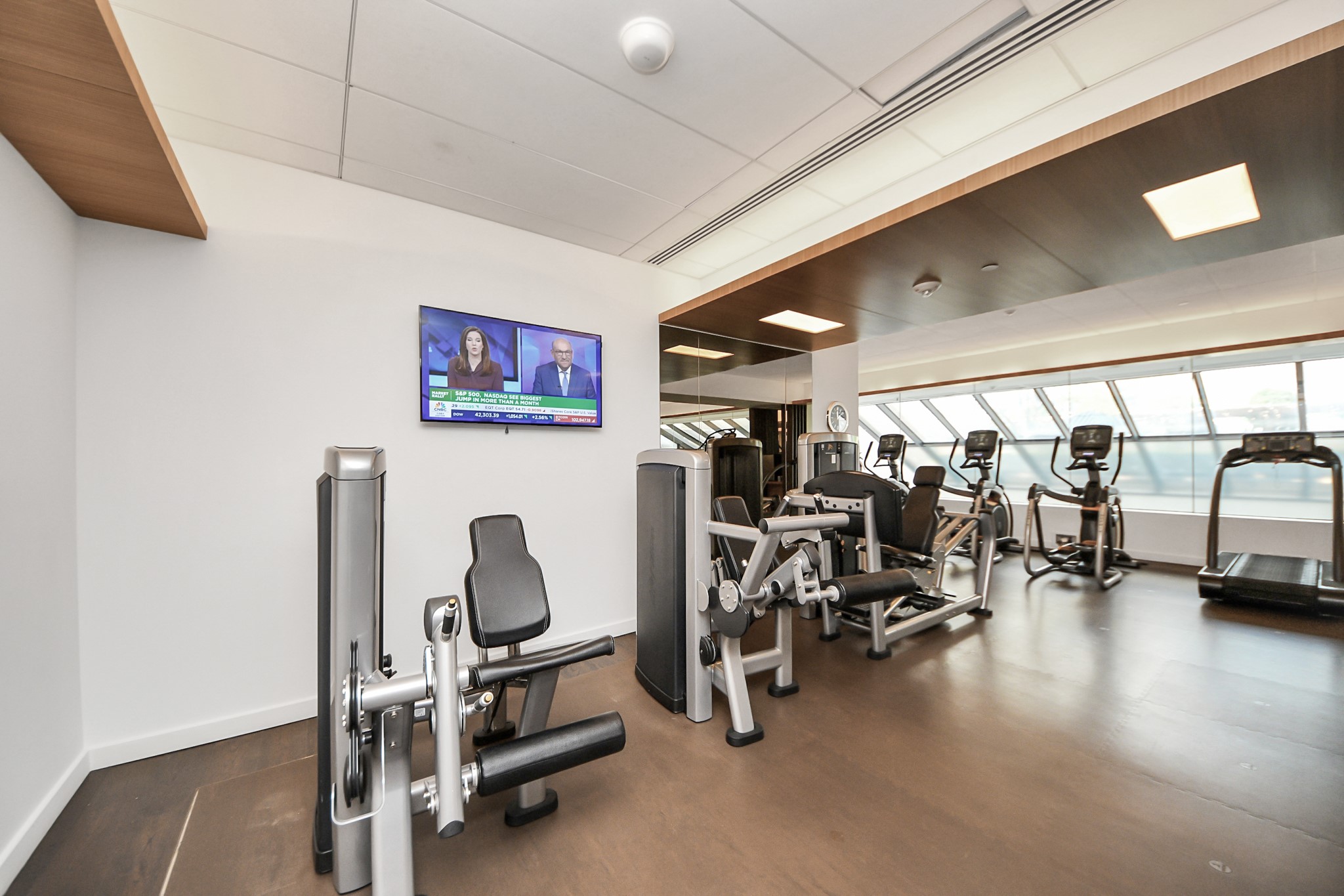 1300 Lamar Street, Unit T8 Houston, TX 77010 - Photo 39 of 48 a view of a room with gym equipment
