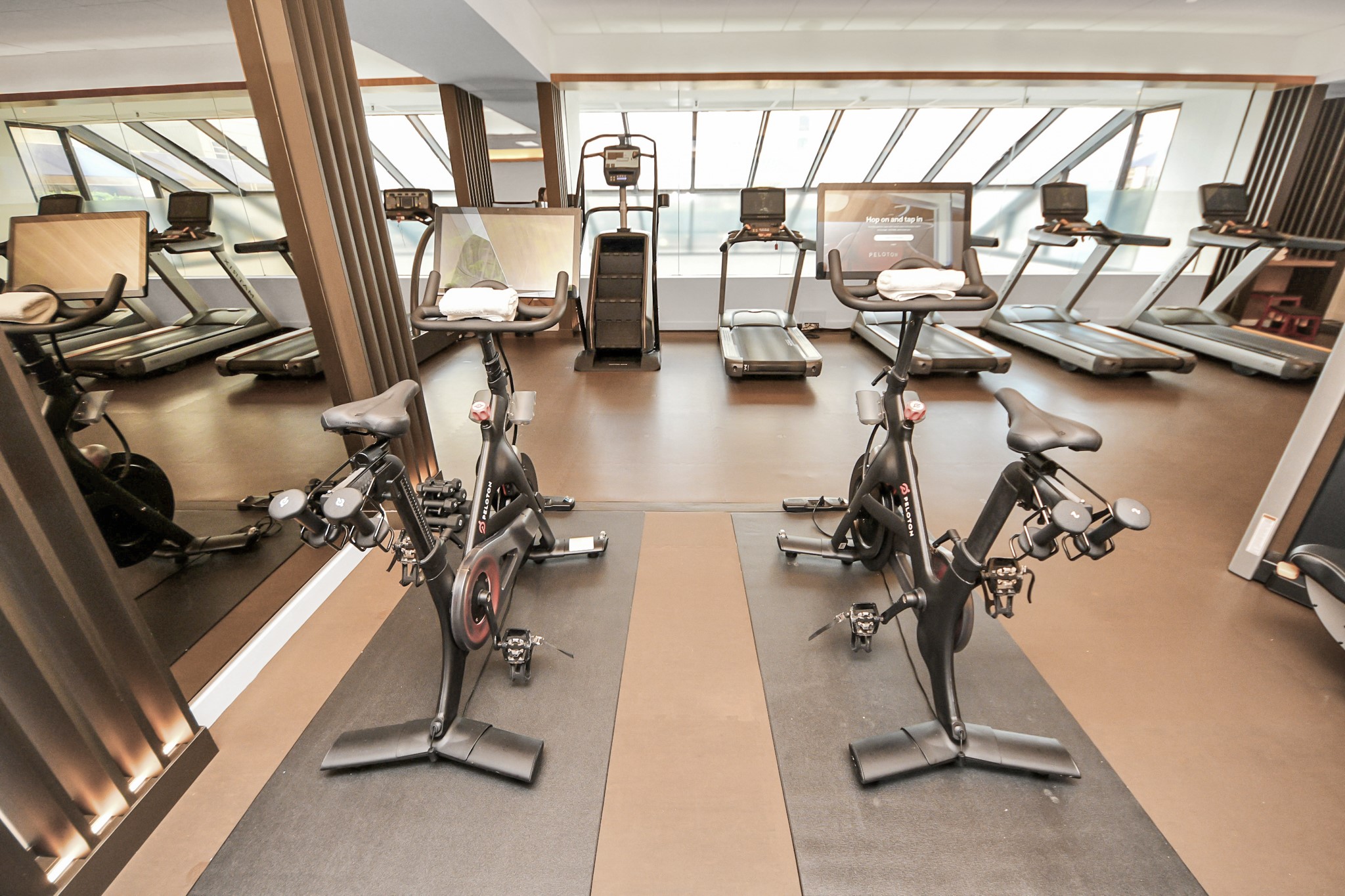 1300 Lamar Street, Unit T8 Houston, TX 77010 - Photo 40 of 48 a view of a room with gym equipment