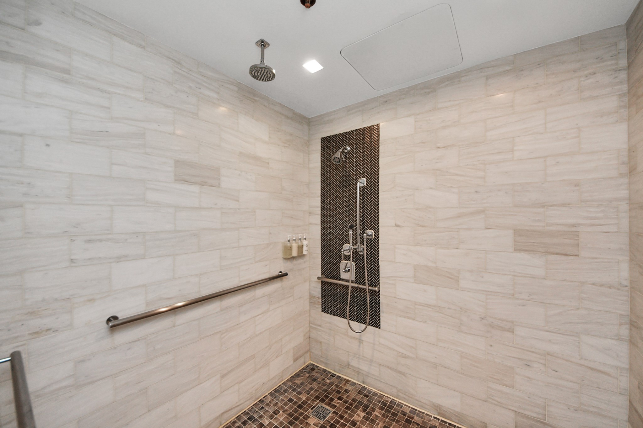 1300 Lamar Street, Unit T8 Houston, TX 77010 - Photo 48 of 48 a bathroom with a shower