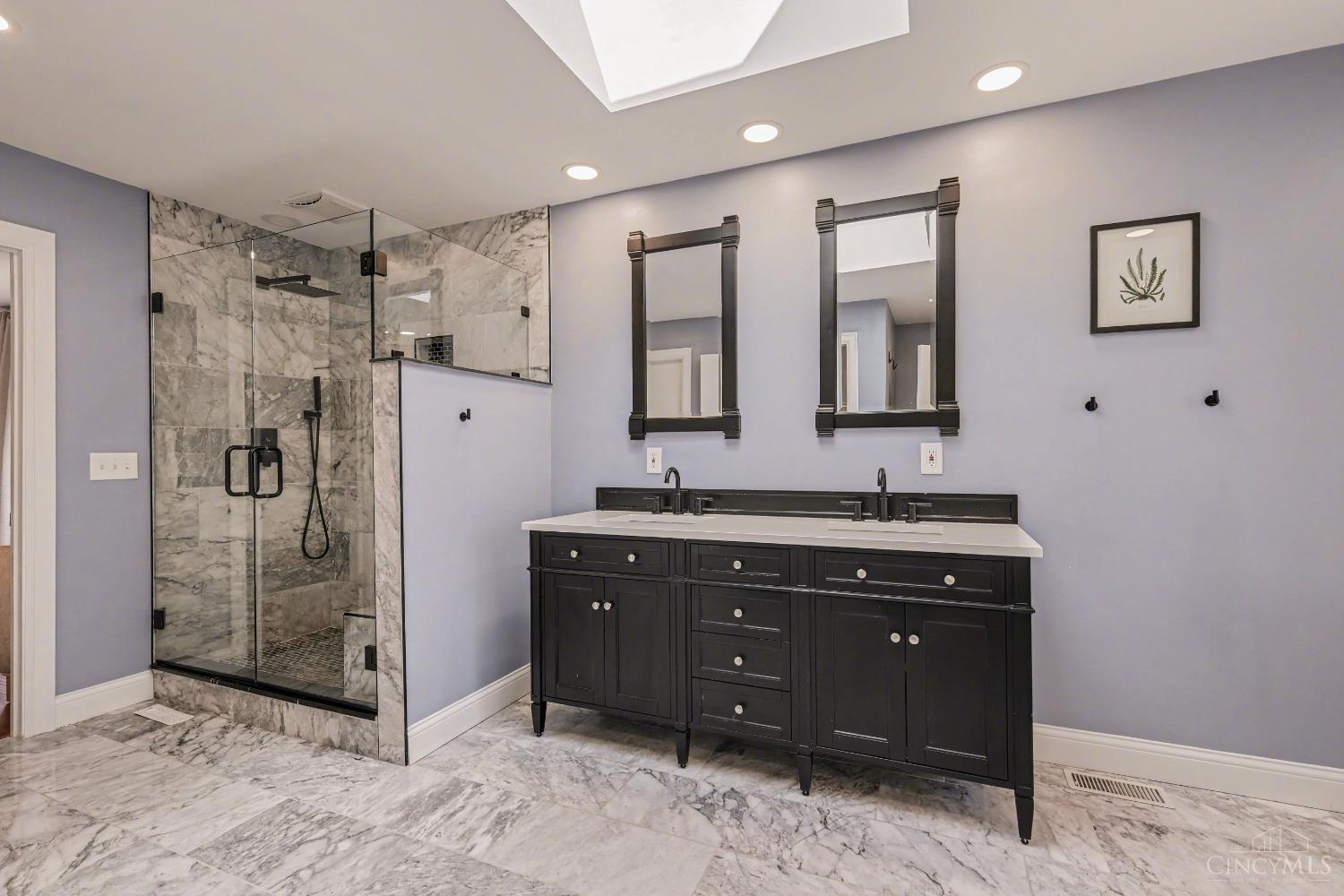 1432 Apple Hill Road Cincinnati, OH 45230 - Photo 17 of 39 Primary Bath