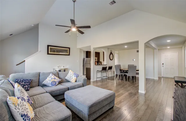 $2,200 | 3306 Inverness Path Lane, Houston, TX 77053