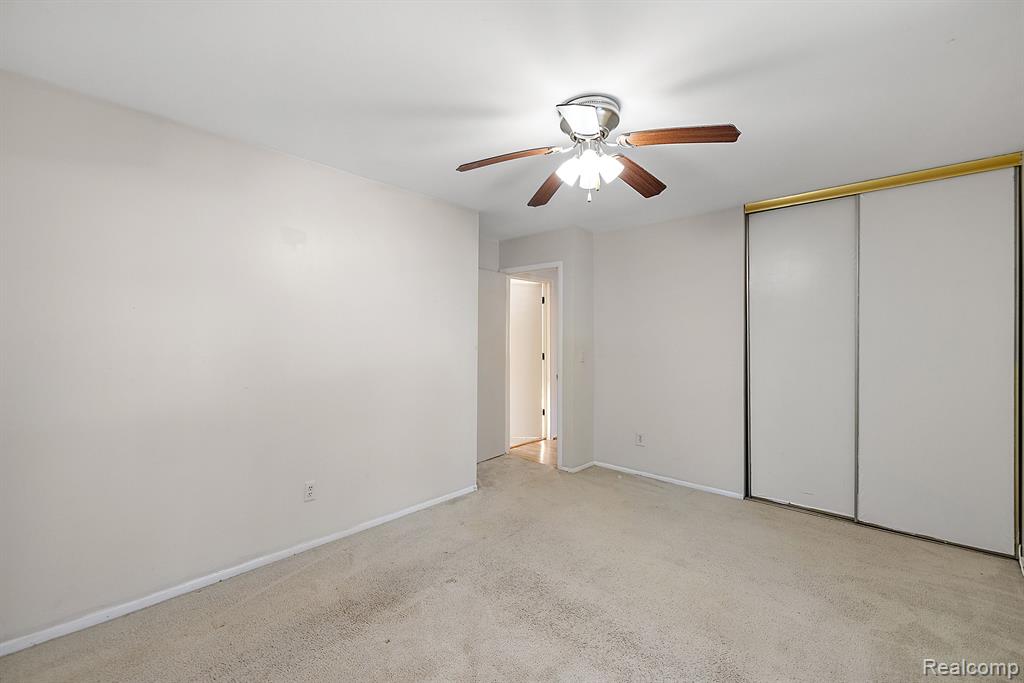 28696 Roxbury Street Farmington Hills, MI 48331 - Photo 37 of 55