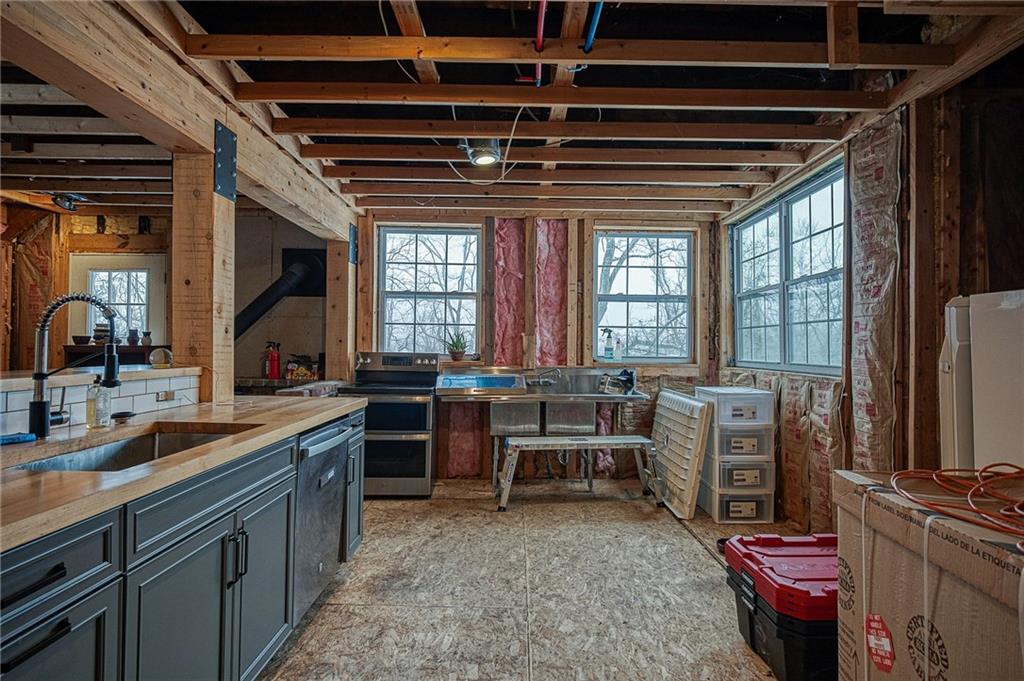 139 Munntown Road Eighty Four, PA 15330 - Photo 3 of 39