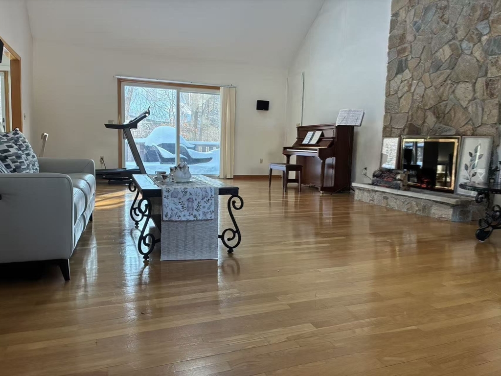 29 Page Road Weston, MA 02493 - Photo 18 of 25