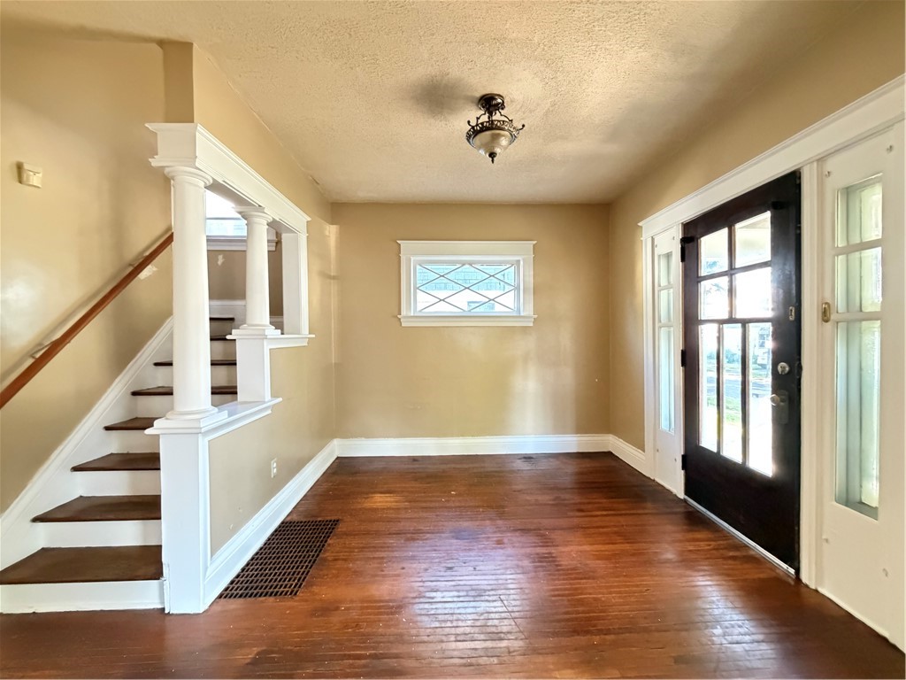 220 Electric Avenue Rochester, NY 14613 - Photo 6 of 23