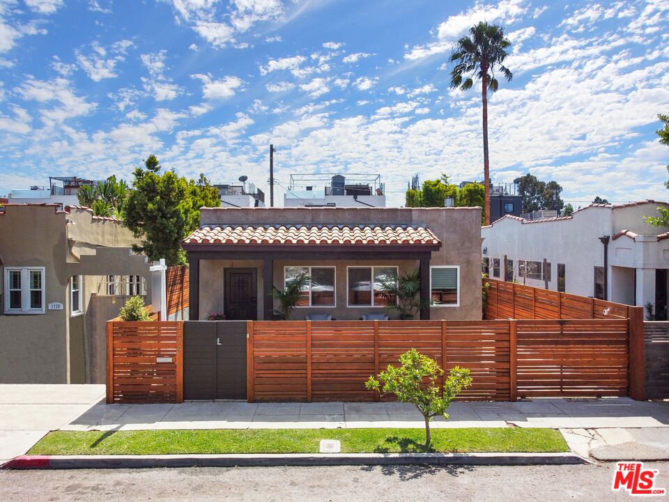 1774 Washington Way Venice, CA 90291 - Photo 2 of 42 a house view with a garden space