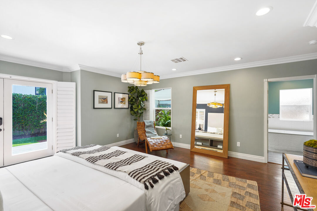 1774 Washington Way Venice, CA 90291 - Photo 22 of 42 a bedroom with a bed and wooden floor