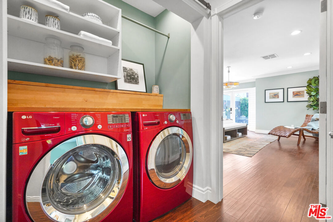 1774 Washington Way Venice, CA 90291 - Photo 27 of 42 a view of washer and dryer in a utility room