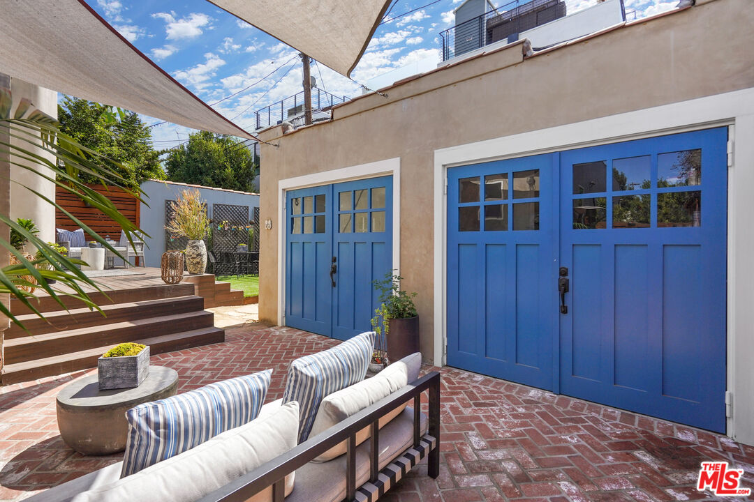 1774 Washington Way Venice, CA 90291 - Photo 29 of 42 a outdoor space with patio furniture