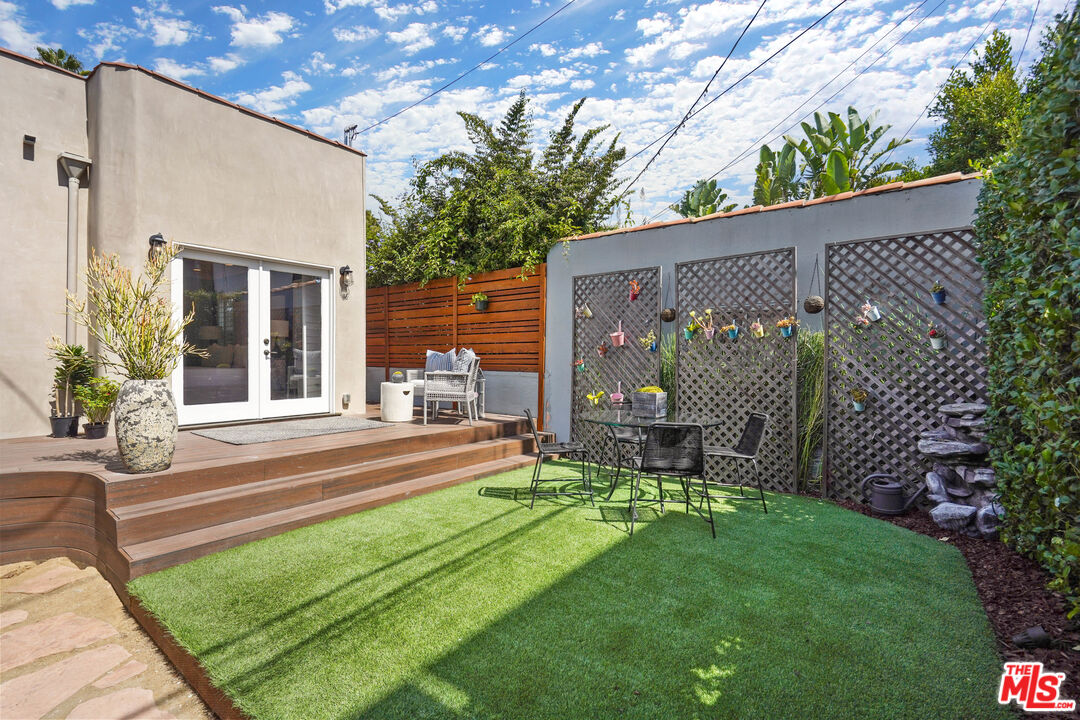1774 Washington Way Venice, CA 90291 - Photo 36 of 42 a view of a house with a yard and plants