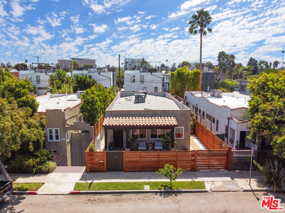 1774 Washington Way Venice, CA 90291 - Photo 38 of 42 a front view of a house with a garden and tree