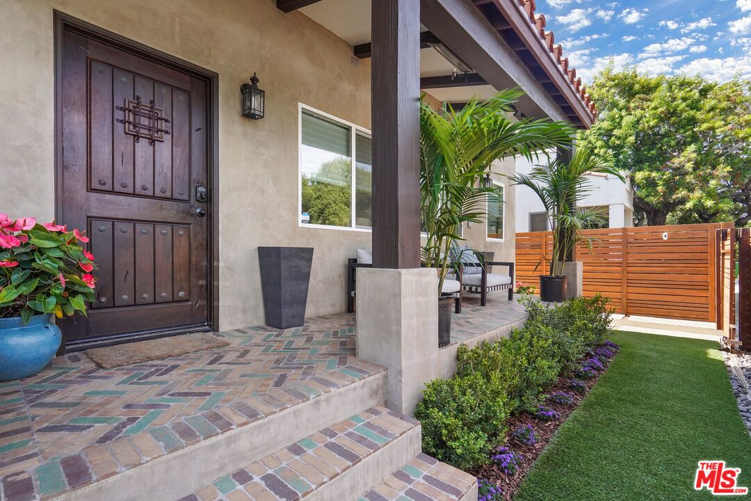 1774 Washington Way Venice, CA 90291 - Photo 5 of 42 a view of a chair and tables in the patio with potted plants