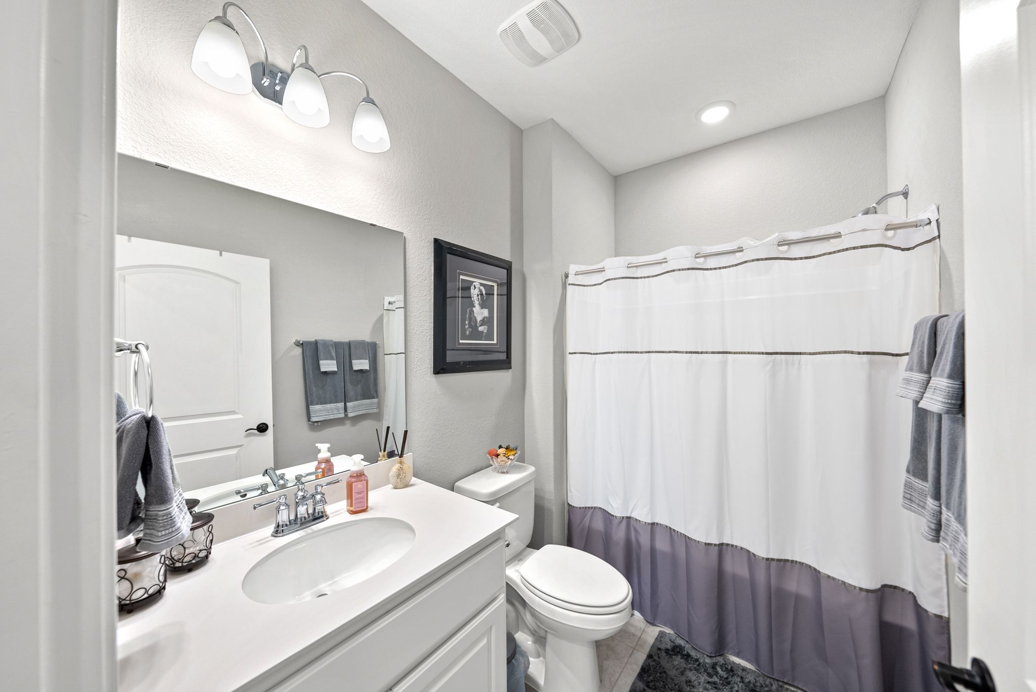 642 Martingale Street Georgetown, TX 78633 - Photo 32 of 40 This clean and bright bathroom is perfect for guests with plenty of counter space and a tub/shower combo.
