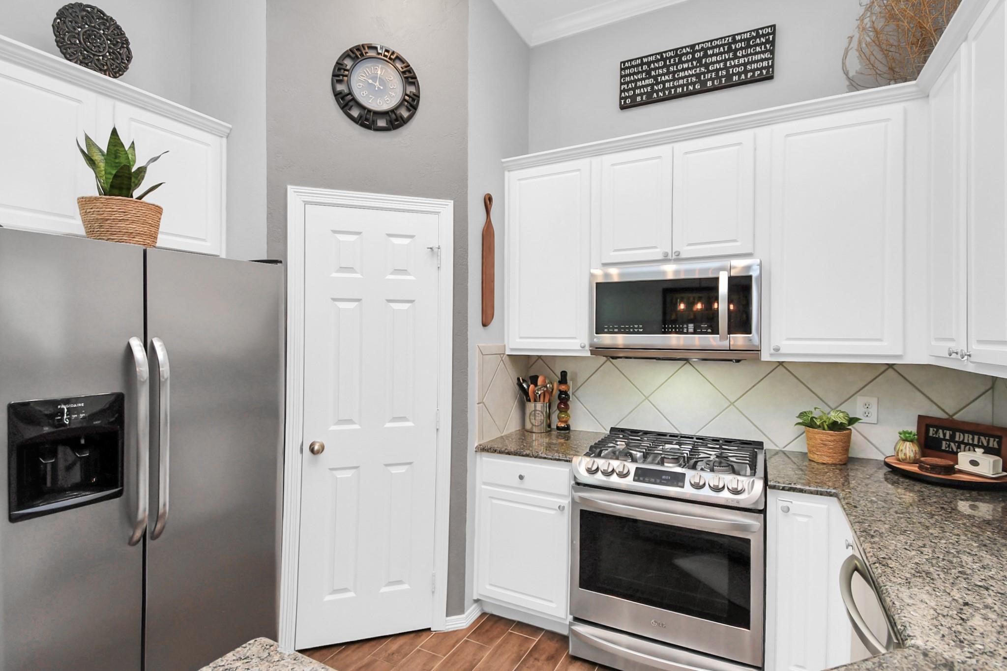 8624 Sunset Loch Drive Spring, TX 77379 - Photo 13 of 44 a kitchen with appliances and cabinets