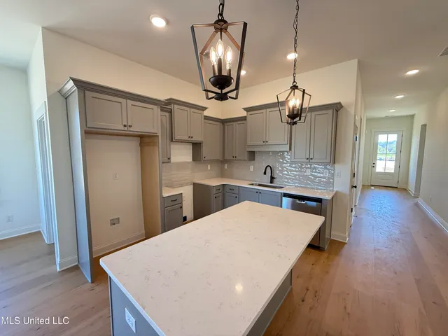 $362,900 | 682 Bolivar Drive, Nesbit, MS 38651