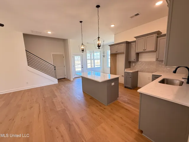 $362,900 | 682 Bolivar Drive, Nesbit, MS 38651