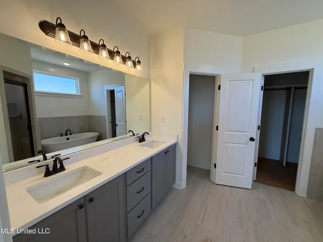 $362,900 | 682 Bolivar Drive, Nesbit, MS 38651