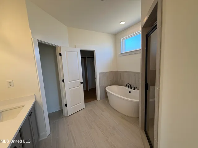 $362,900 | 682 Bolivar Drive, Nesbit, MS 38651