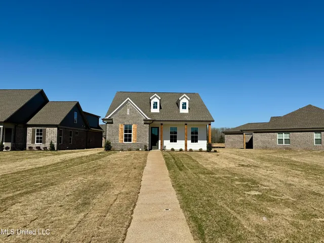 $362,900 | 682 Bolivar Drive, Nesbit, MS 38651