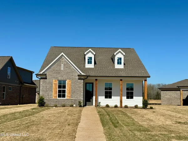 $363,900 | 682 Bolivar Drive, Nesbit, MS 38651