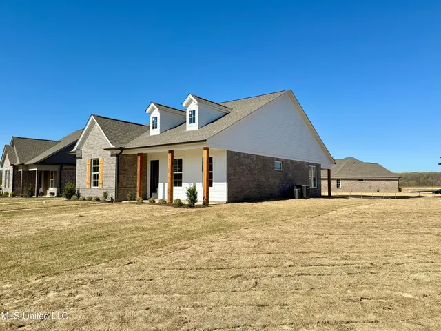 $362,900 | 682 Bolivar Drive, Nesbit, MS 38651