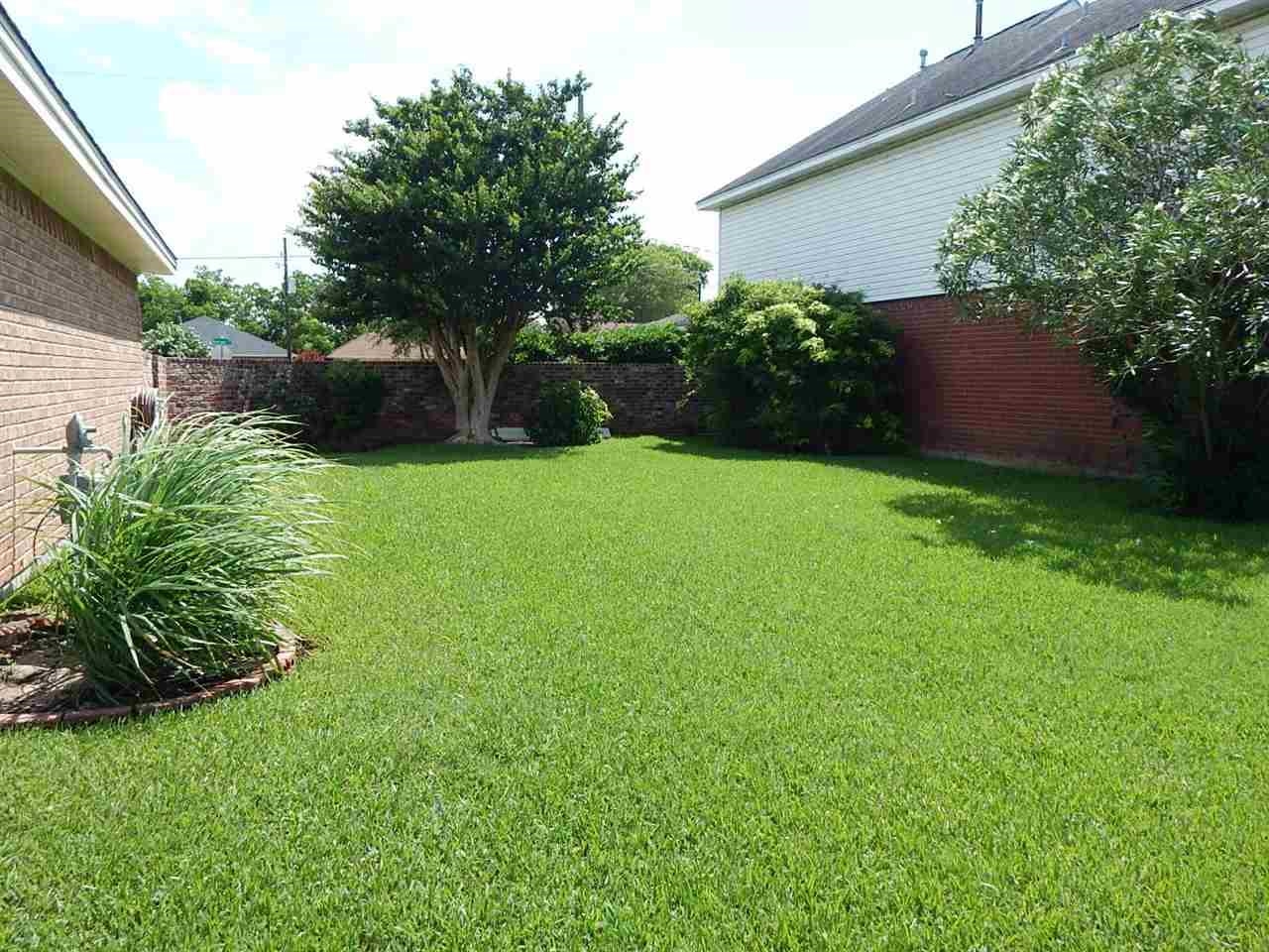 3901 Suncrest Circle Groves, TX 77619 - Photo 2 of 3