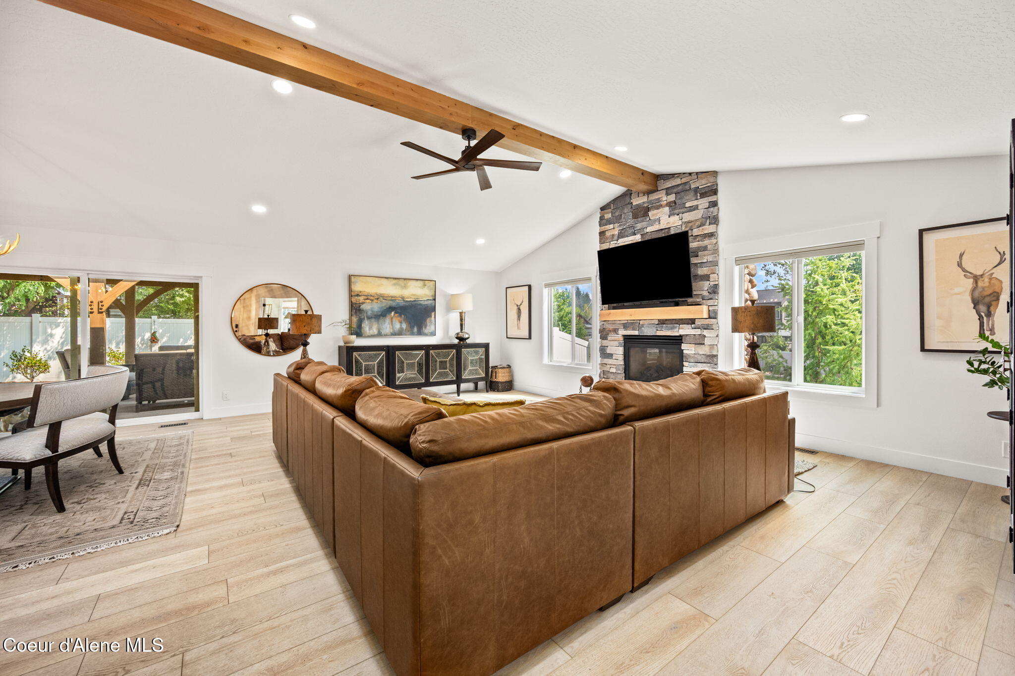 11296 North Rocking R Road Hayden, ID 83835 - Photo 6 of 29 living room from front entry