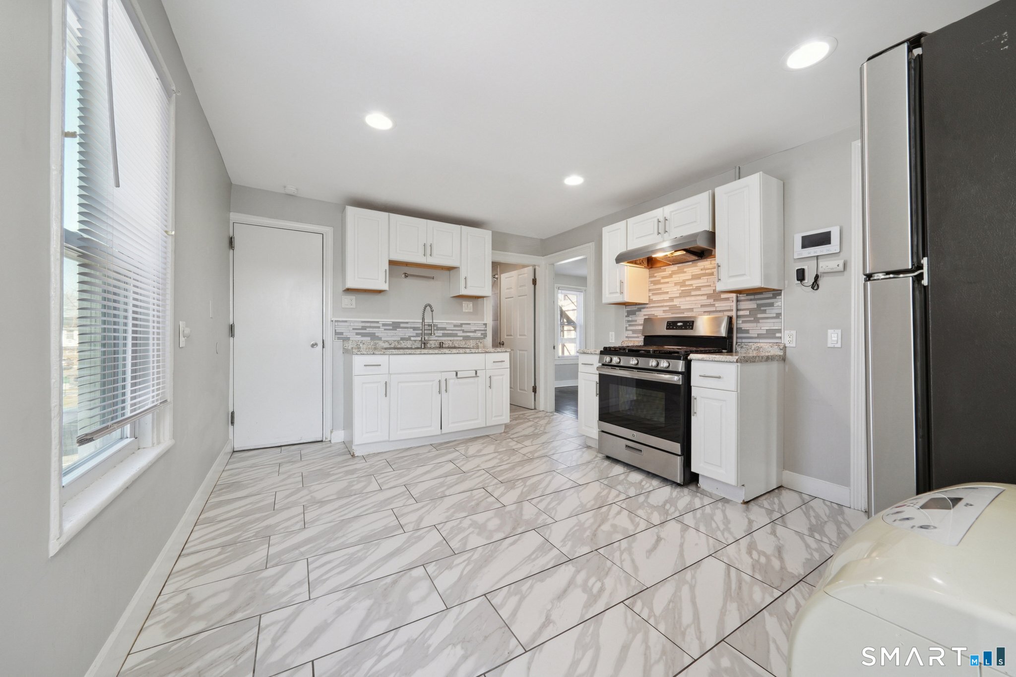 73 Orange Street Bridgeport, CT 06607 - Photo 13 of 32