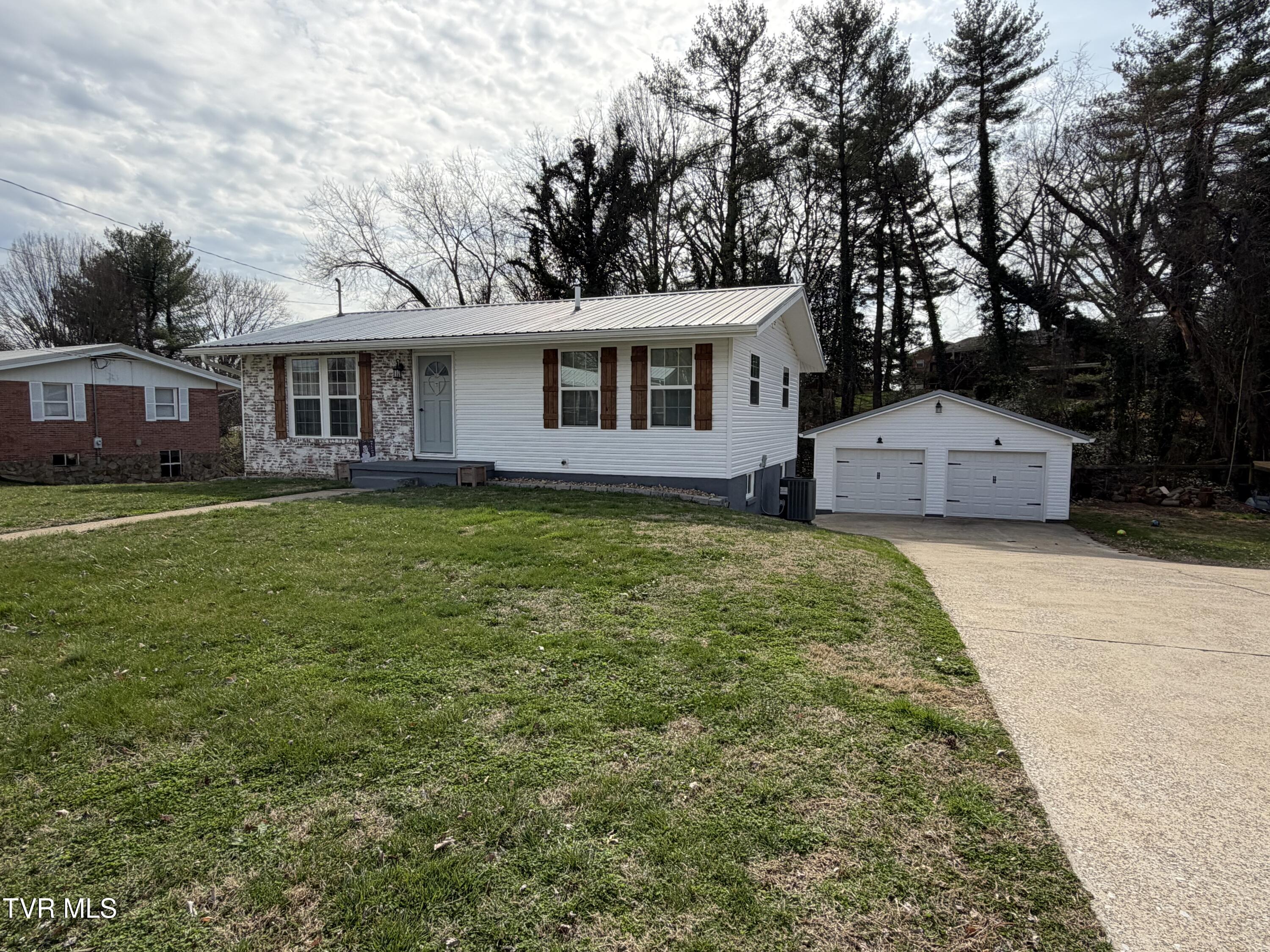 114 Mayor Avenue Greeneville, TN 37745 - Photo 3 of 71 IMG_7295