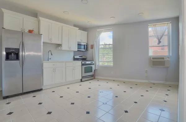 $1,700 | 730 Bergen Avenue, Unit 4, Jersey City, NJ 07306