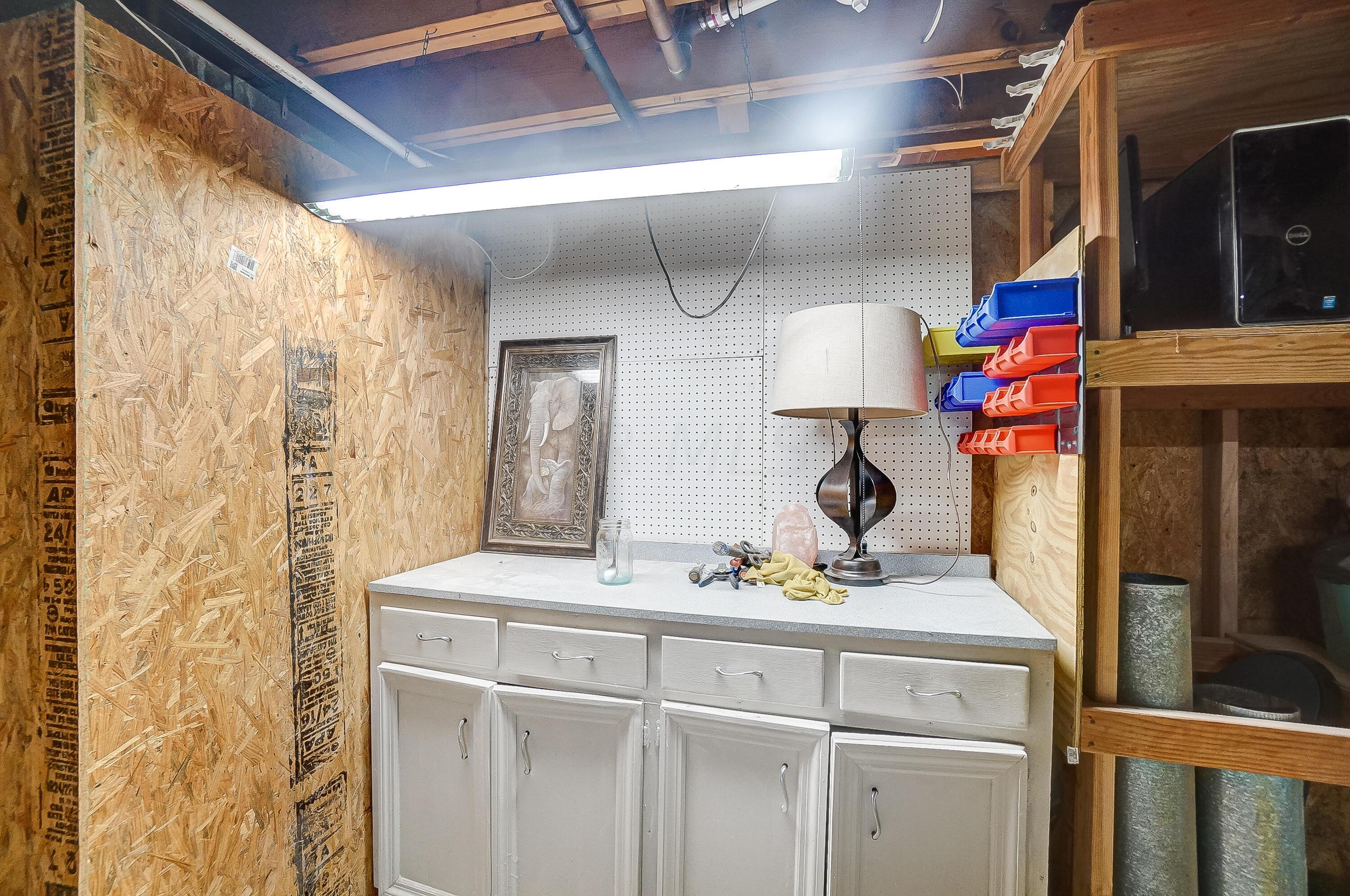 5979 Renner Road Columbus, OH 43228 - Photo 45 of 52 workshop