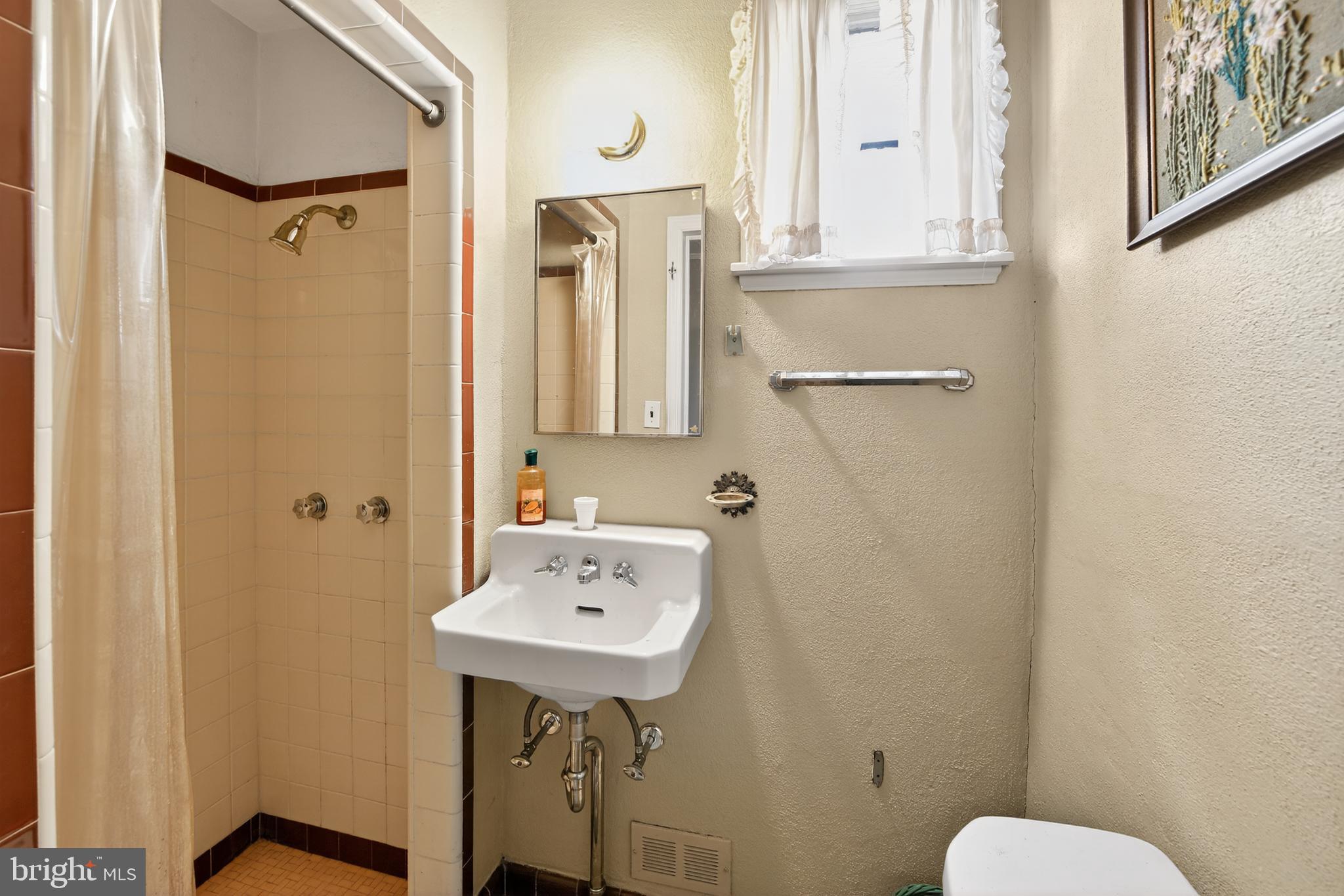 31 Barren Road Newtown Square, PA 19073 - Photo 20 of 27 a bathroom with a sink a toilet and a mirror