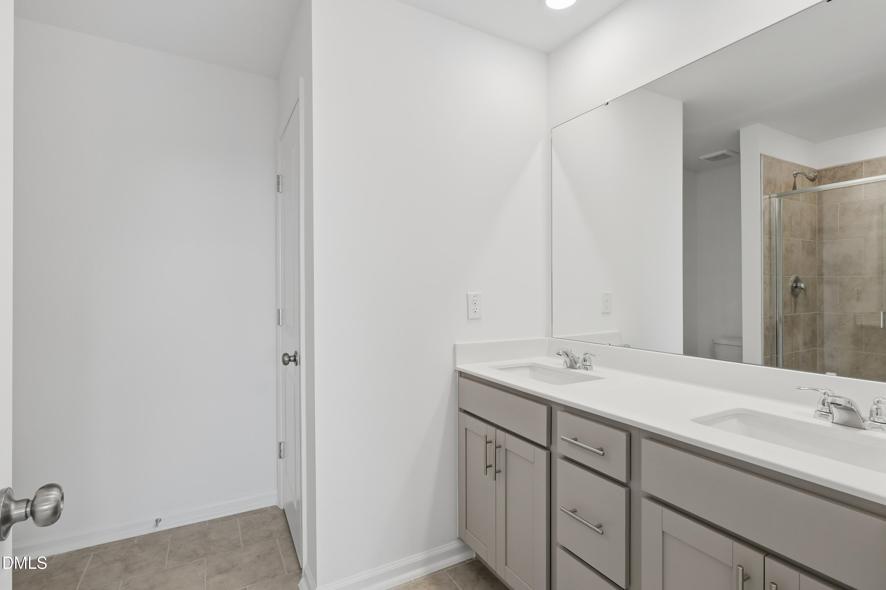 3605 Elm Grv Lane Raleigh, NC 27604 - Photo 29 of 55 SUN_ElmGrove_Pic_Wyatt_Owners_Bath_2of2