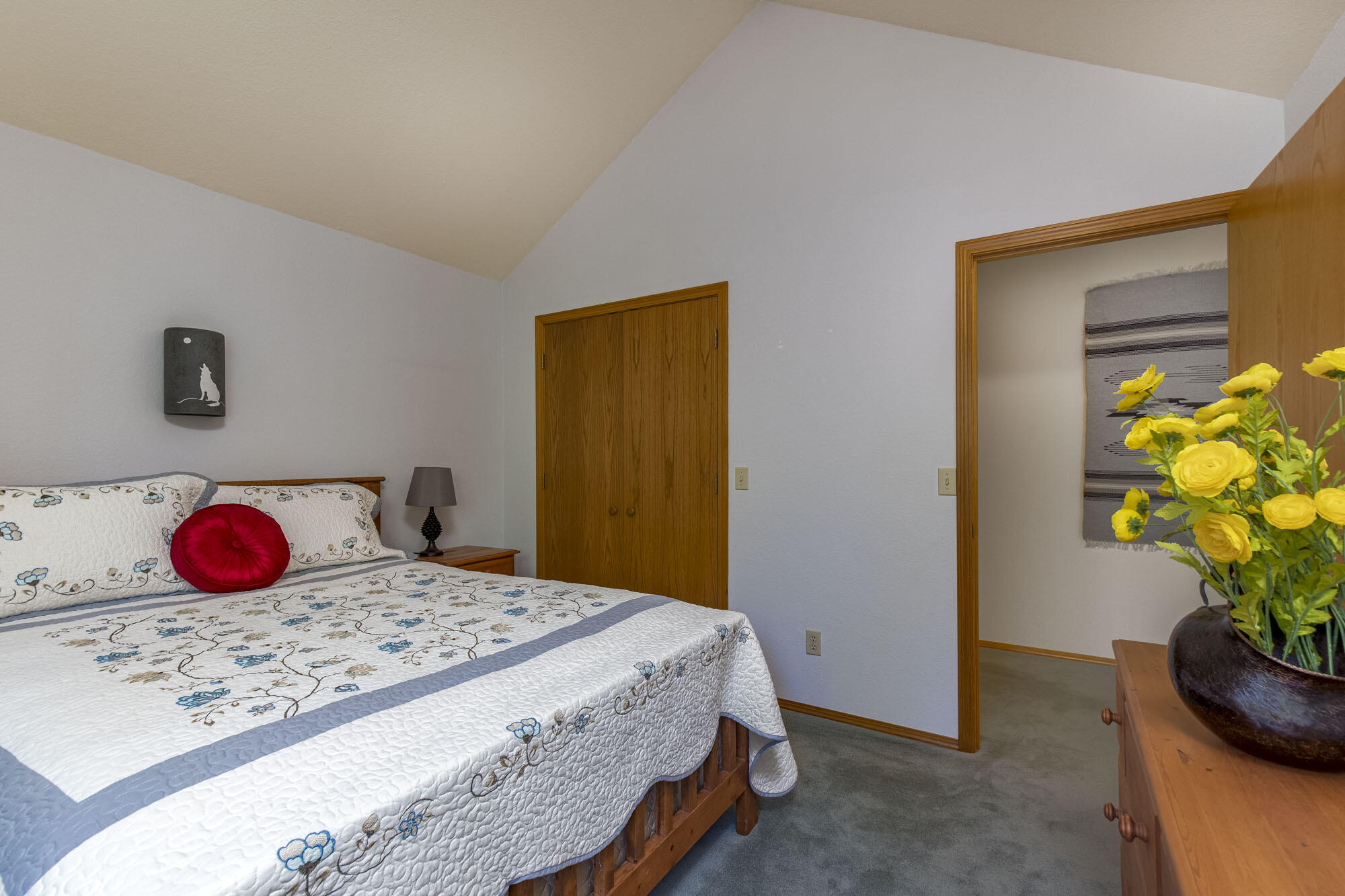 18187 Oregon Loop Sunriver, OR 97707 - Photo 27 of 37 3rd Bedroom