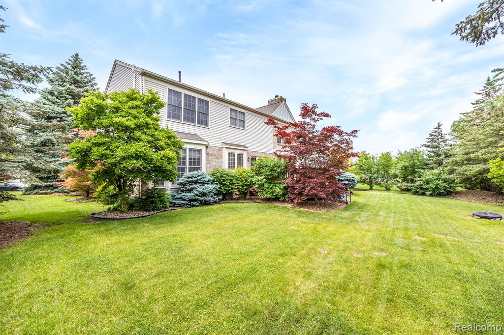 1775 Tremont Road Canton, MI 48188 - Photo 3 of 47