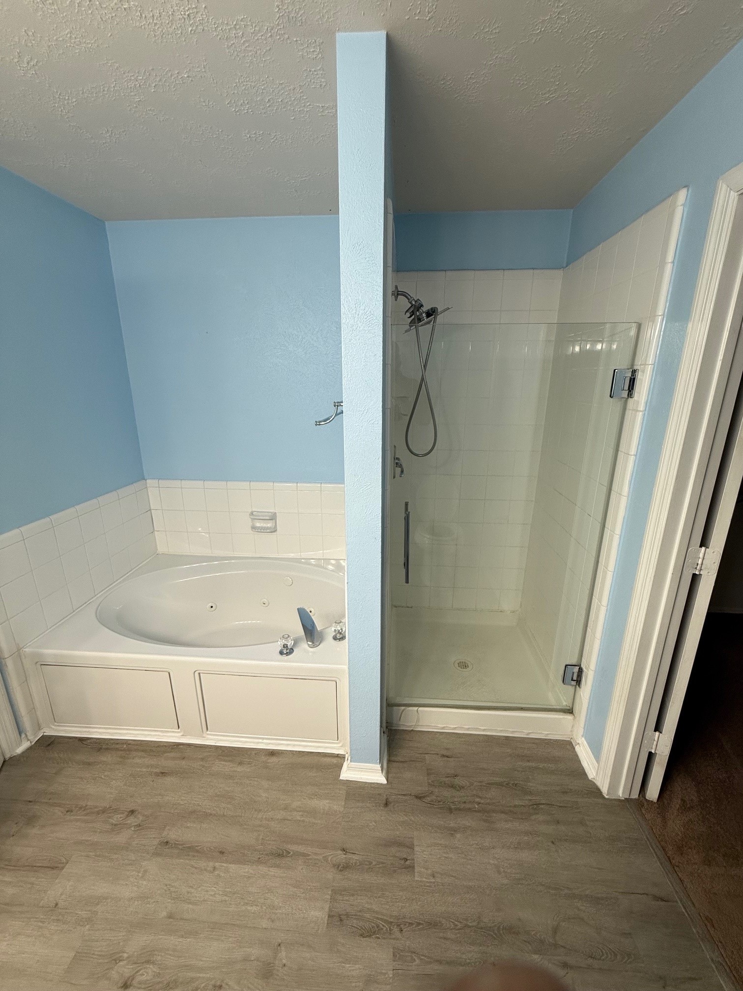 6014 Pinacle Point Houston, TX 77085 - Photo 23 of 27 a bathroom with a bathtub and a shower