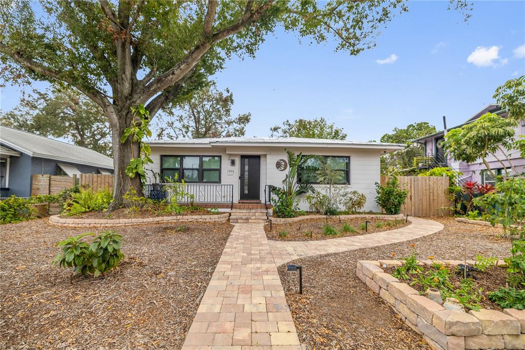 1926 Burlington Ave North  