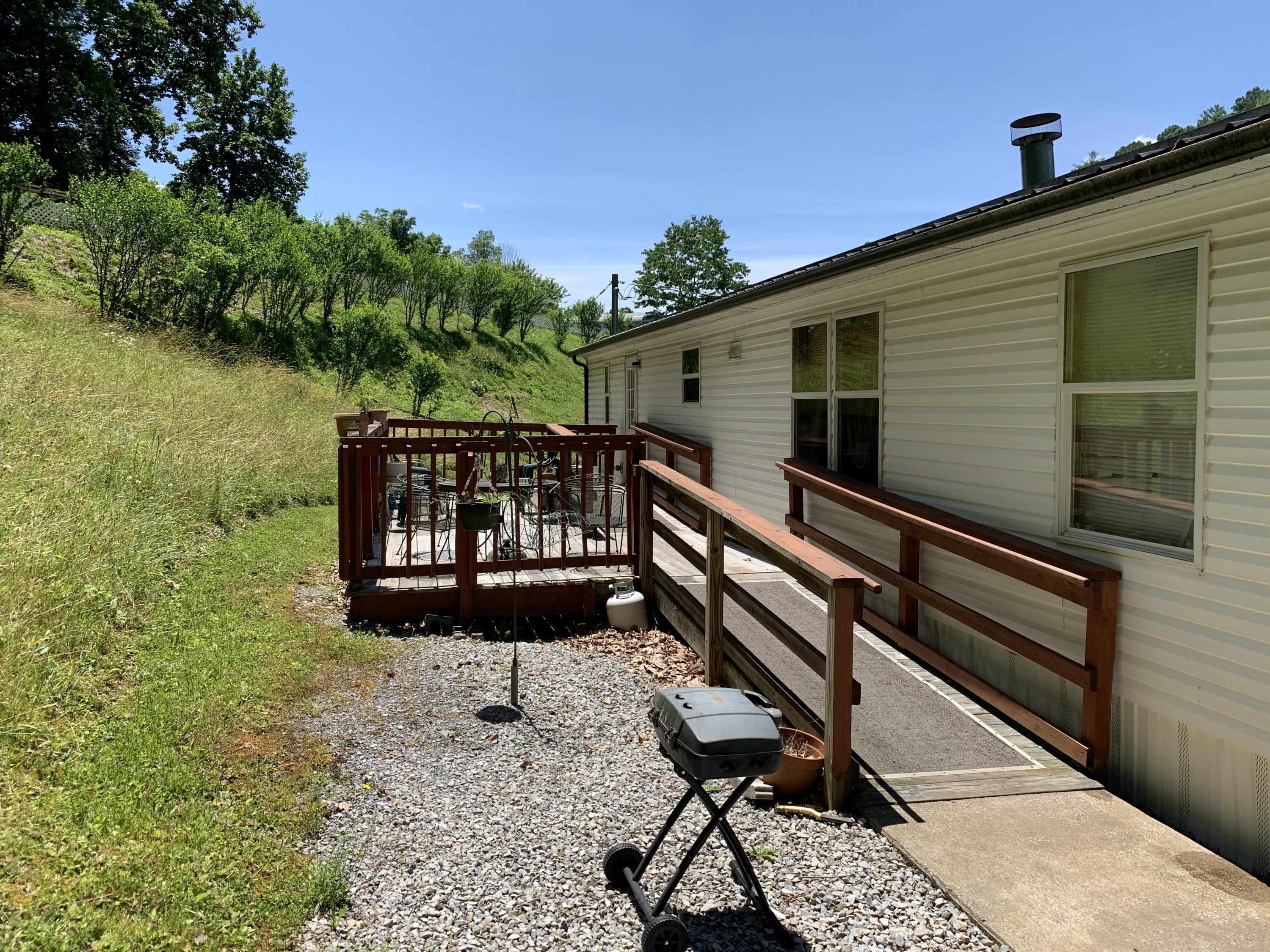 115 Lee Moore Road Unicoi, TN 37692 - Photo 8 of 26 IMG_2038
