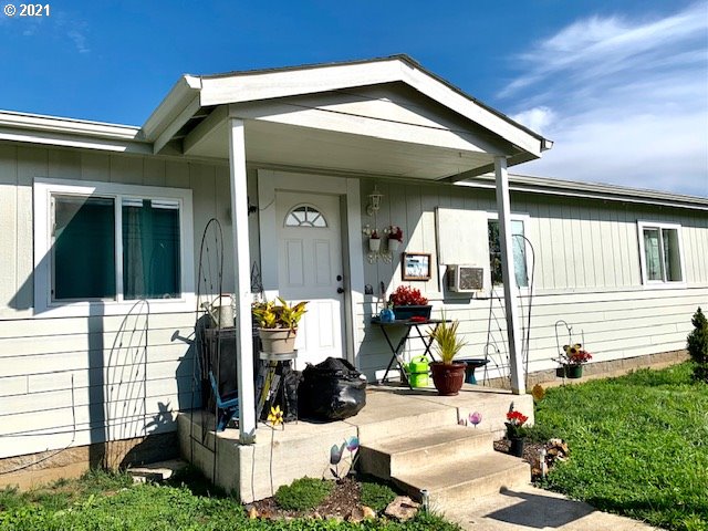 205 57th Street Springfield, OR 97478 - Photo 1 of 13 a view of house with a outdoor space