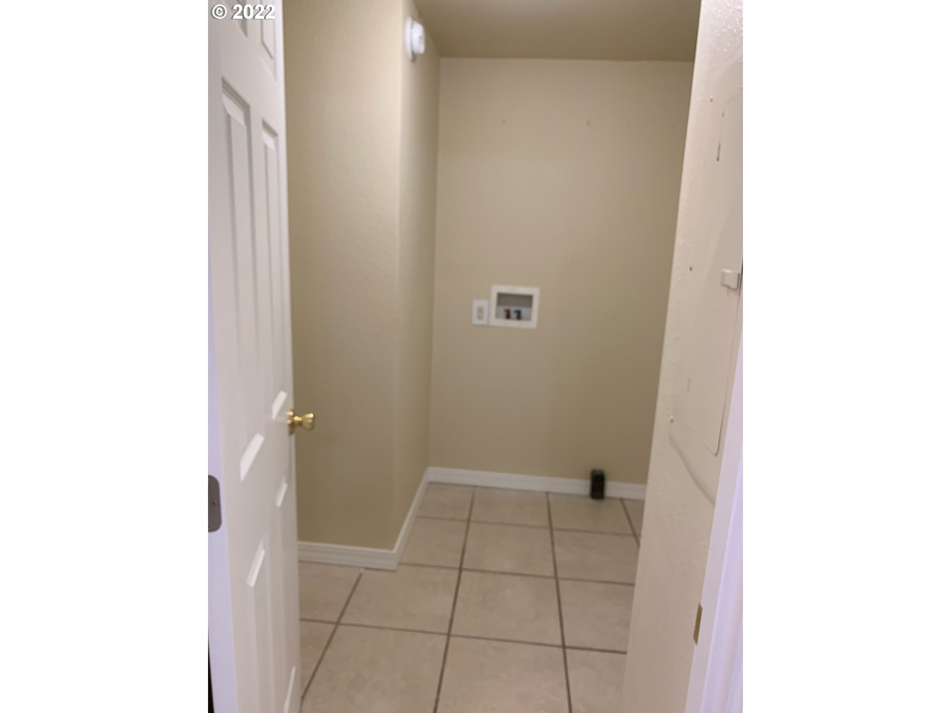205 57th Street Springfield, OR 97478 - Photo 6 of 13 a view of an empty room