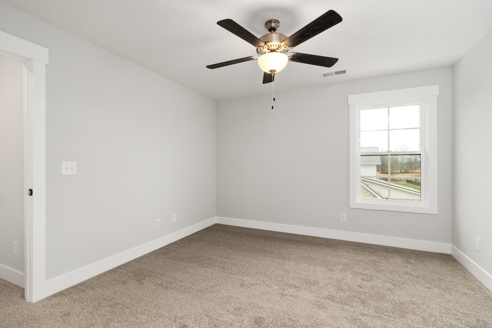 24 Port Royal Estate Adams, TN 37010 - Photo 31 of 34 an empty room with a window and a fan