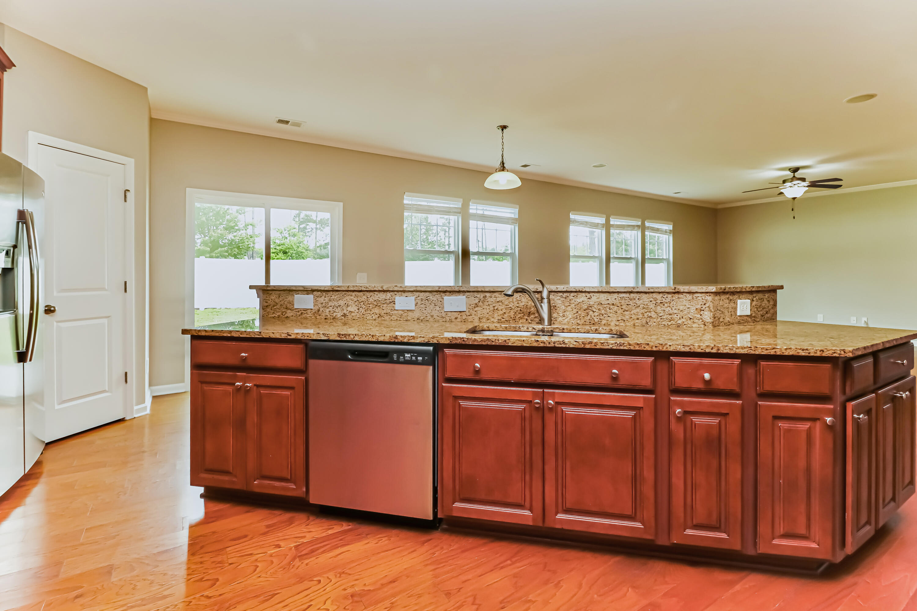334 Bracken Fern Road Moncks Corner, SC 29461 - Photo 8 of 15 1006466.334 Bracken Fern Road - Kitchen_