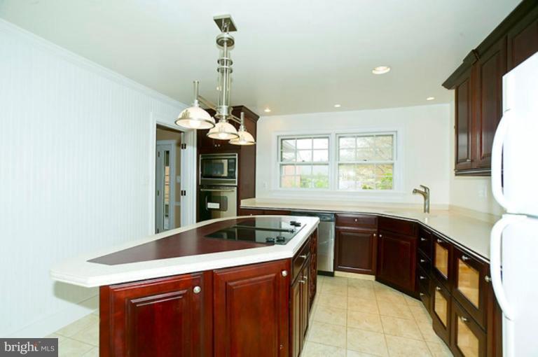 3871 North Glebe Road Arlington, VA 22207 - Photo 14 of 25 Kitchen